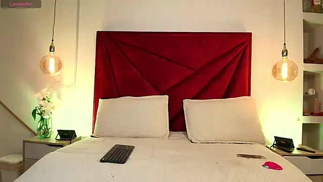 NahomiRoss online show from April 21, 12:44 pm