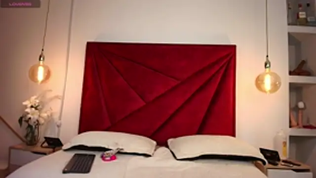 NahomiRoss online show from April 22, 12:50 pm