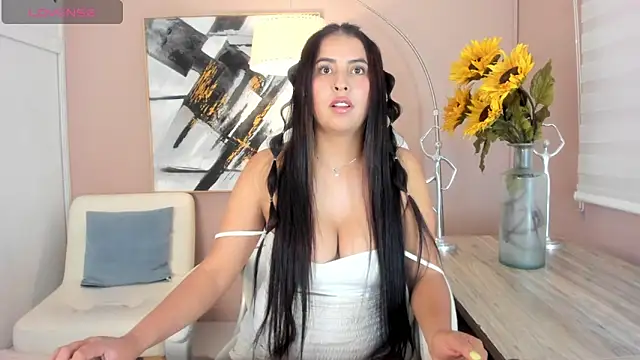 Snapshot of blush_bloom chatting on March 6, 8:05 pm blush bloom online show from March 6, 8:05 pm