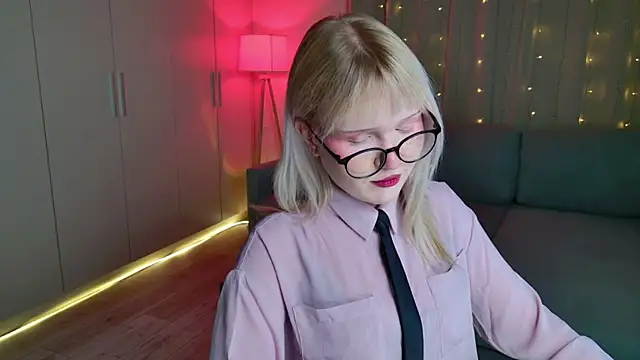 Mary Piersen online show from April 28, 8:58 pm