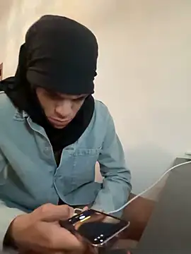 Snapshot of LongPanter04 chatting on March 15, 10:05 pm LongPanter04 online show from March 15, 10:05 pm