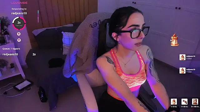 Luna tagliaferri online show from April 19, 7:27 pm