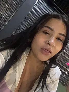 LunnaMoretti online show from April 17, 4:37 am