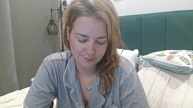 Snapshot of HazelSkyesChat chatting on July 9, 1:42 am HazelSkyesChat online show from July 9, 1:42 am