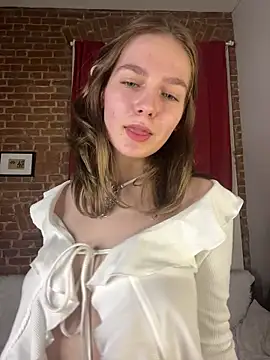 MyKittySayMeow online show from April 4, 10:18 pm