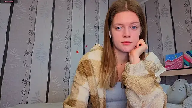 SueFerreyra online show from March 21, 8:19 am