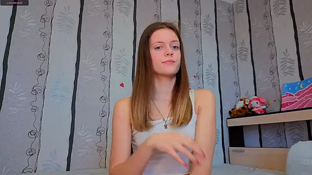 SueFerreyra online show from March 25, 8:09 am