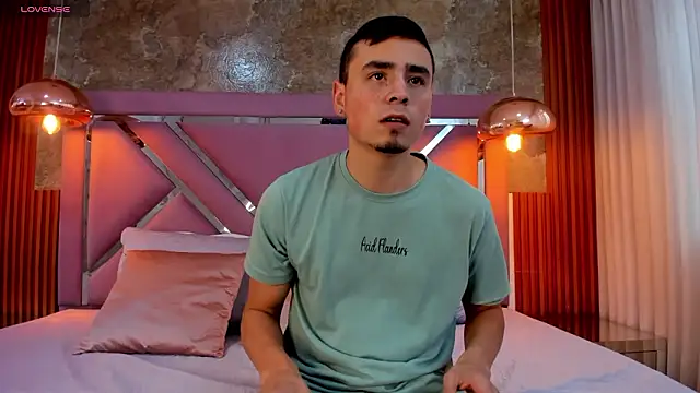 ChloeandAdam online show from March 8, 9:29 pm