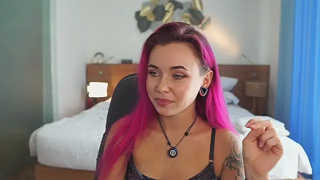 Sarah Pink online show from February 8, 6:39 am