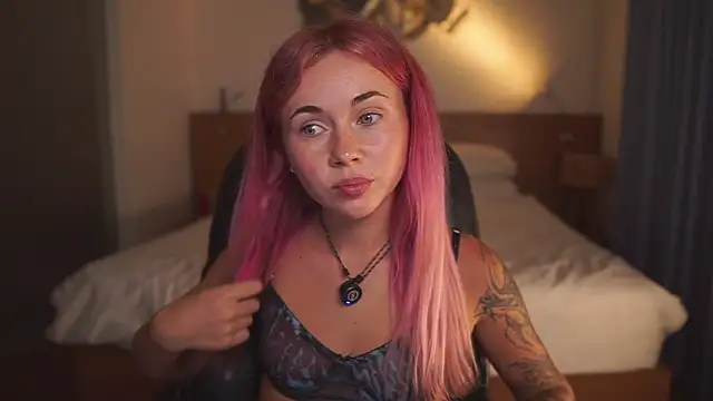 Sarah Pink online show from March 26, 1:49 pm