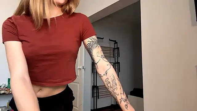 Tiffany Muse online show from February 3, 6:40 am