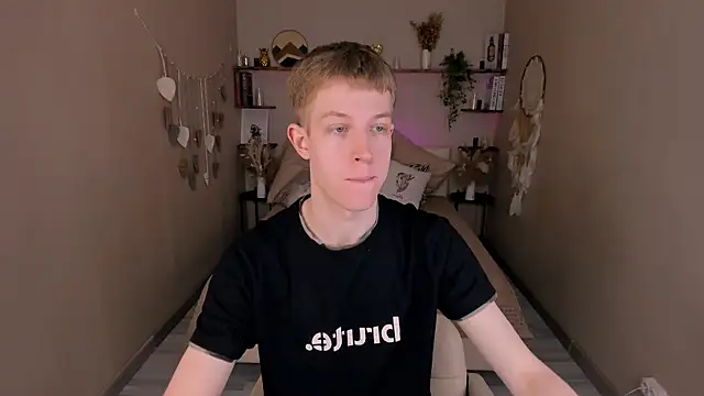 Snapshot of Dylan_Norton chatting on May 31, 3:30 pm Dylan Norton online show from May 31, 3:30 pm