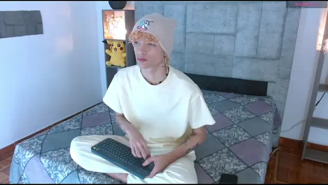 lucke collins22 online show from February 6, 5:45 am