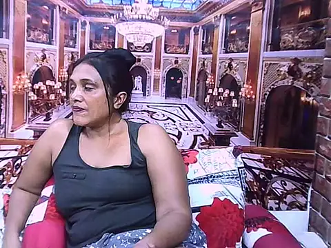 IndianSexyLady20 online show from May 14, 6:31 am