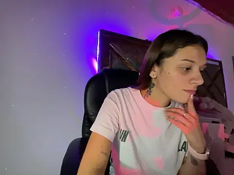 alison parkerr26 online show from February 2, 5:33 pm