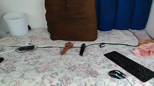 Snapshot of SexyyMandy chatting on May 5, 8:11 am SexyyMandy online show from May 5, 8:11 am
