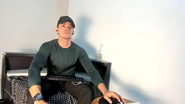 Snapshot of CRISTHIAN_WOLF1 chatting on May 9, 12:27 am CRISTHIAN WOLF1 online show from May 9, 12:27 am