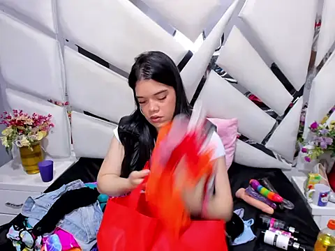  EmilySquirt online show from February 12, 1:39 pm