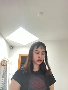 Just-Lilly online show from April 18, 2:32 pm