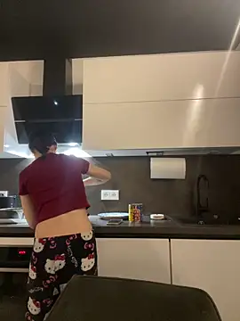 Just-Lilly online show from April 18, 7:07 pm