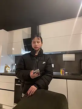 Just-Lilly online show from April 18, 7:58 pm