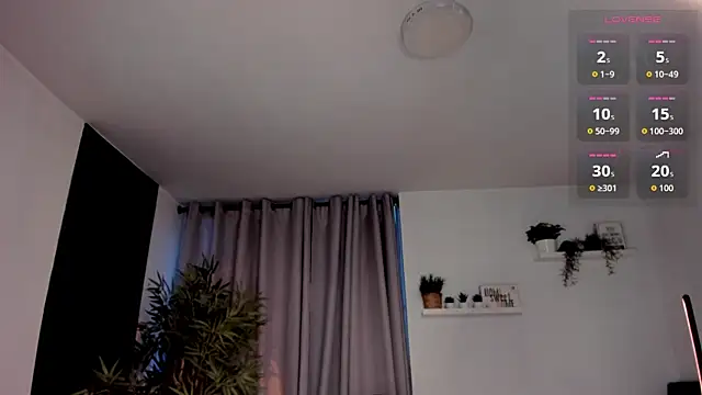 Snapshot of moonhelen chatting on July 15, 11:21 pm moonhelen online show from July 15, 11:21 pm