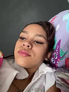 CarolineFyre online show from April 17, 12:08 pm