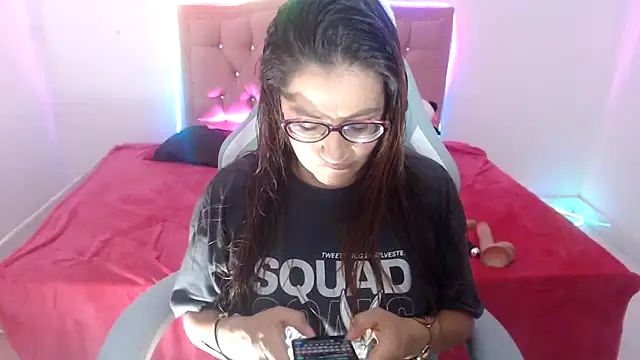 snowhot-69 online show from March 30, 12:33 am