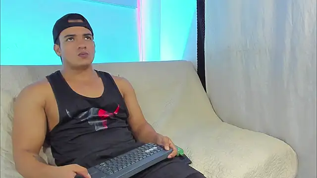 jhon nicolas online show from April 6, 8:32 pm