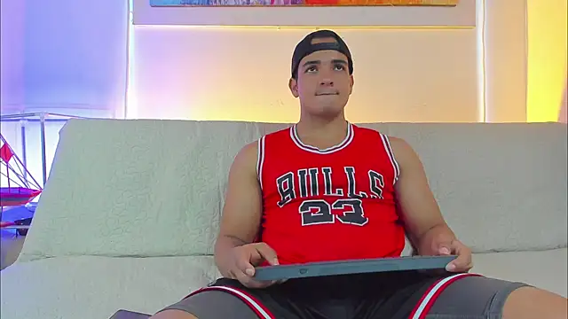 jhon nicolas online show from April 8, 12:10 am