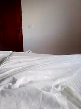 pau-de-ourod online show from April 21, 9:15 am