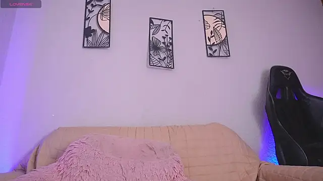 loveegirll1 online show from April 21, 4:19 am