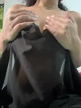 Snapshot of Divya-03 chatting on February 24, 8:56 am Divya-03 online show from February 24, 8:56 am