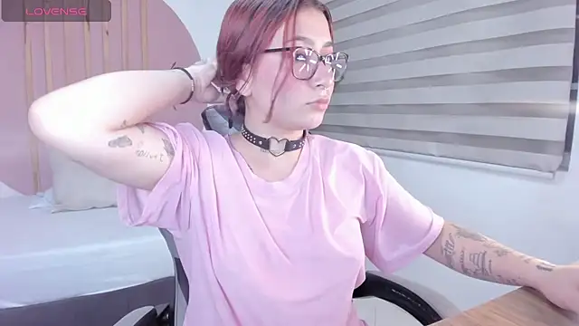 charlottee27  online show from February 6, 2:05 am