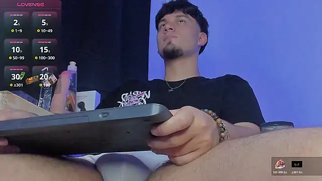 Snapshot of manu__05 chatting on February 6, 11:08 pm manu 05 online show from February 6, 11:08 pm