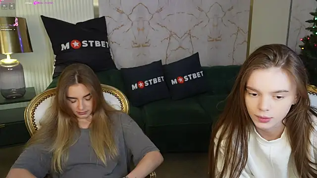 Snapshot of Zlata_Sky chatting on December 14, 10:39 pm Zlata Sky online show from December 14, 10:39 pm