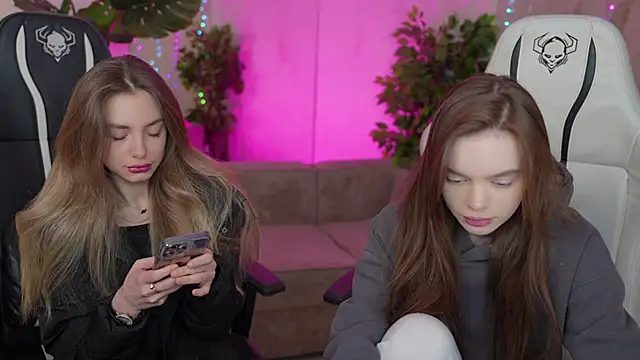 Snapshot of Zlata_Sky chatting on February 13, 11:37 pm Zlata Sky online show from February 13, 11:37 pm