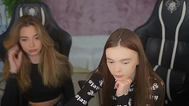 Snapshot of Zlata_Sky chatting on September 29, 6:35 pm Zlata Sky online show from September 29, 6:35 pm