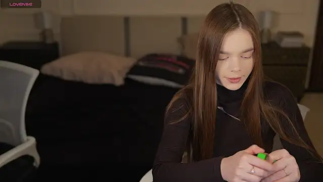 Snapshot of Zlata_Sky chatting on October 23, 6:50 pm Zlata Sky online show from October 23, 6:50 pm