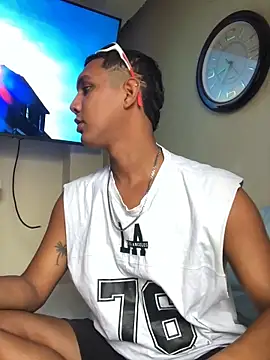 Snapshot of _Usher chatting on March 2, 1:29 pm Usher online show from March 2, 1:29 pm