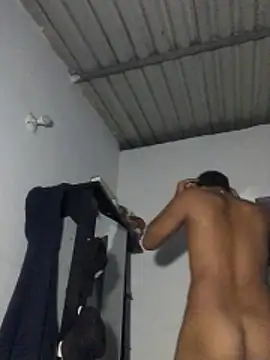 Snapshot of _Usher chatting on March 5, 11:28 am Usher online show from March 5, 11:28 am