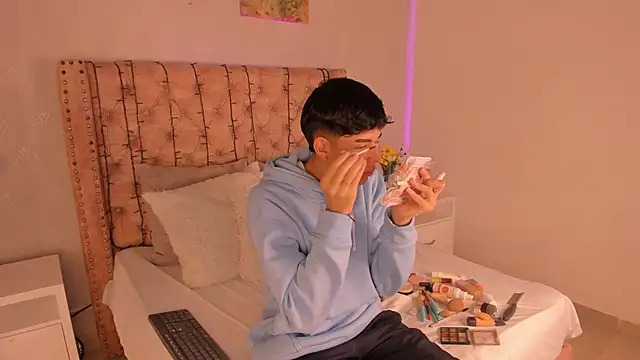 noah lewiss online show from March 5, 11:17 am