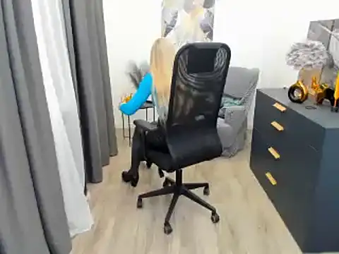 CharlotteKerti online show from March 27, 1:00 pm