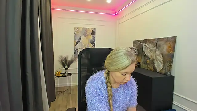 CharlotteKerti online show from April 6, 12:06 pm