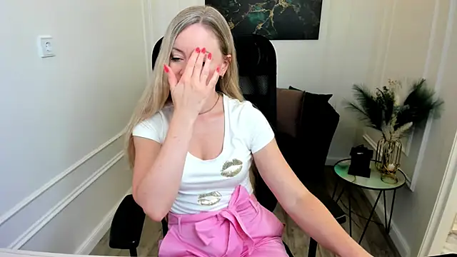 CharlotteKerti online show from July 1, 1:02 pm
