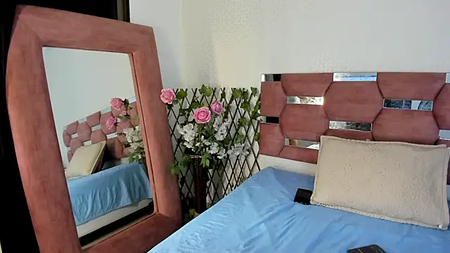 Snapshot of GrettaRouse chatting on May 8, 7:52 pm GrettaRouse online show from May 8, 7:52 pm