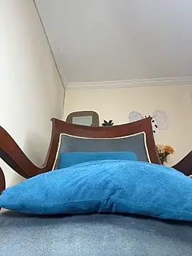 LilaRvsh online show from April 21, 5:28 pm