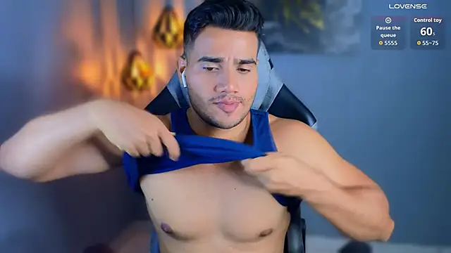 Snapshot of AndresRodriguez1 chatting on May 4, 12:50 am AndresRodriguez1 online show from May 4, 12:50 am