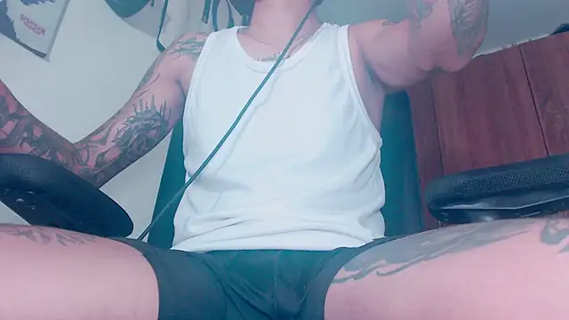 Snapshot of theskateboy chatting on July 7, 7:23 am theskateboy online show from July 7, 7:23 am