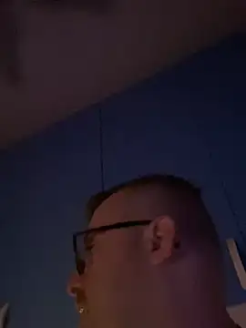 Snapshot of io1Elian chatting on April 10, 8:24 pm io1Elian online show from April 10, 8:24 pm